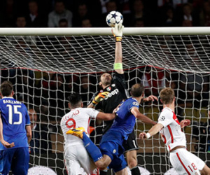 HLV Monaco kinh ngạc vì tài năng của Buffon