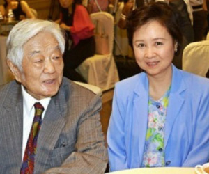 Mâu thuẫn với con chồng, nữ sĩ Quỳnh Dao "trao trả chồng", tuyên bố từ mặt
