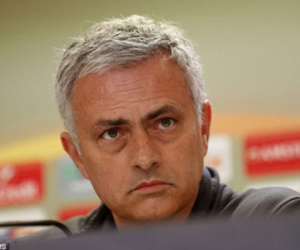 Mourinho “chơi tất tay” ở Europa League, loại bỏ hy vọng vào Top 4 Premier League