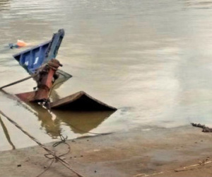 Phà chở ôtô tải chìm sông Đồng Nai