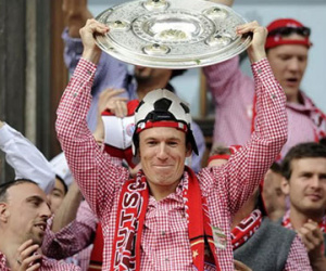 Siêu sao Arjen Robben sánh ngang huyền thoại Johan Cruyff