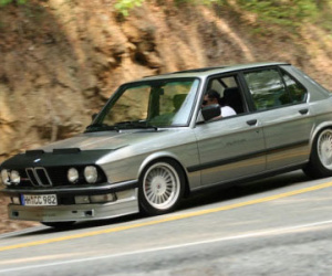 Sốc với BMW 5 Series đời "ơ kìa" thét giá 2,08 tỷ