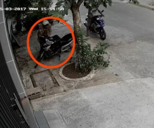 Clip: Đạo chích bẻ khóa "nẫng" xe máy nhanh như chớp