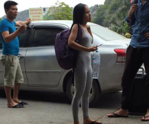 Cô gái "gây sốt" bởi mặc liều lĩnh khoe vòng nào hằn rõ vòng nấy