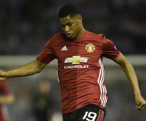 Rashford đón cơn mưa lời khen sau pha đá phạt đẳng cấp