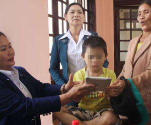 Theo bà đi chơi, bé trai 4 tuổi bị lạc 3 ngày