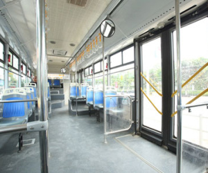 Buýt nhanh Hà Nội vắng khách dù đi làn riêng