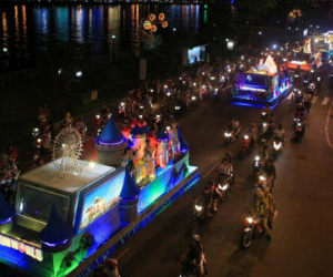 Hàng vạn người đổ ra đường hòa mình cùng lễ hội đường phố cực sôi động ở Đà Nẵng