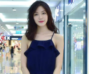 Hoa hậu Thùy Dung diện váy hai dây hiếm hoi đi sự kiện
