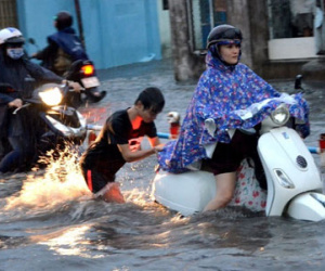 Mưa dông kèm sấm sét và lốc xoáy kéo đang đến Sài Gòn