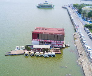 Tận mắt những du thuyền bạc tỷ hoang tàn ven hồ Tây