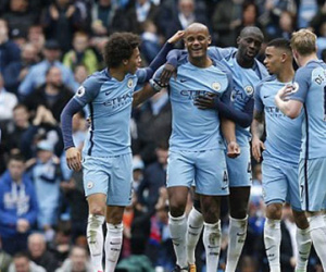 Thắng hủy diệt Crystal Palace, Man City chính thức soán vị trí của Liverpool