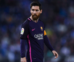 Từ chối lương 700.000 euro, Messi quyết rời Barca?