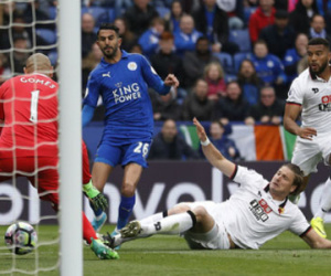 Leicester trụ lại Ngoại hạng Anh sớm ba vòng đấu