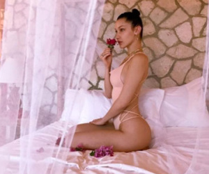 Loạt sao phải lòng áo tắm nude cho hè 2017