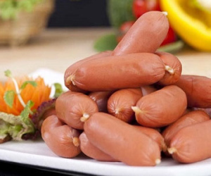 Những tiết lộ đáng sợ về tác hại của xúc xích với sức khỏe