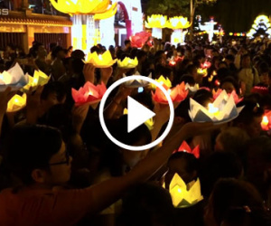 Video: Hàng nghìn người Sài Gòn thả hoa đăng mừng Phật Đản