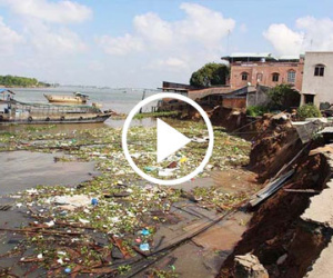 Video: Người dân sống bất an trong khu vực sạt lở khẩn cấp
