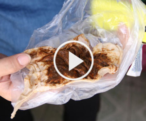 Video Hà Nội: Khốn khổ cảnh dùng khăn xô lọc nước sinh hoạt đục như nước sông