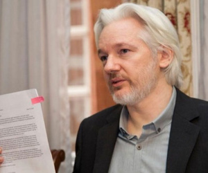Cựu giám đốc FBI đuợc rủ đầu quân cho WikiLeaks