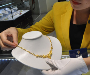 Giá vàng SJC đi xuống, USD tăng