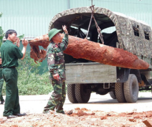 Quả bom 500 kg trong đất nhà dân