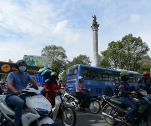 Khi xây cầu vượt, tượng đài đi đâu?