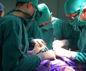 Kỳ diệu: Tạo mông cho bé trai 8 tháng tuổi bị đa dị tật bẩm sinh