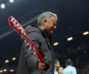 Mourinho ăn mừng như muốn khóc vì tấm vé chung kết