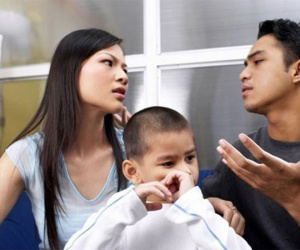 Tôi hối hận vì đã tát vợ trước mặt con