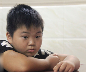 Bé trai 9 tuổi đi lạc 3 ngày, mẹ bận đi làm không đến đón, dì lên nhận thay nhưng không được