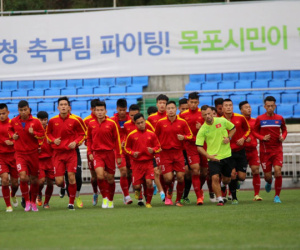 U20 Việt Nam hứng khởi ra sân tập ở Hàn Quốc