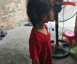 Bé gái 6 tuổi bị bố xâm hại nhưng không dám kể với mẹ vì... sợ bị đánh
