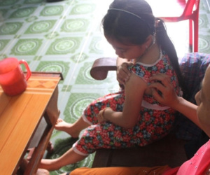 Lời kể của bé gái nghi suýt bị kẻ lạ mặt tiêm thuốc mê để bắt cóc