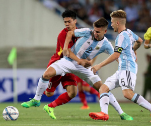 Công Phượng: "Cứ va vào cầu thủ U.20 Argentina là bị bật ra"