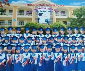 Đóng 300 nghìn chụp kỷ yếu mầm non cho con, phụ huynh “há hốc mồm" khi nhận bức ảnh ghép