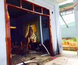 Kon Tum: Một nhà dân tan nát vì bị ném mìn lúc nửa đêm