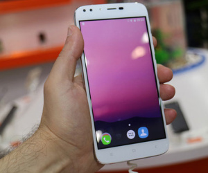 Smartphone đầu tiên trên thế giới có 4 camera