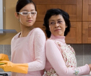 Sống chung với mẹ chồng như một cuộc chiến âm ỉ chờ ngày bùng nổ