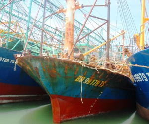 Tàu vỏ thép rỉ sét do 'nước biển quá mặn': Cần công an điều tra
