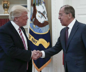 Trump có được phép tiết lộ thông tin mật hay không?