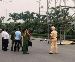 Bảo vệ bị điện giật chết khi lắp đèn chiếu sáng