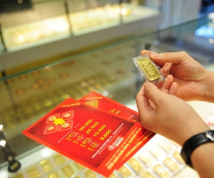 Giá vàng bật tăng khi USD suy yếu