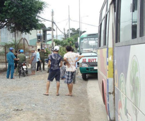 Tranh giành khách, tài xế và phụ xe buýt bị đánh trọng thương