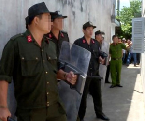 Hòa Bình: Bí thư thị trấn bị đâm nhiều nhát, gục tại cơ quan