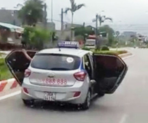 Mở bung cửa đưa người đi cấp cứu: Lái xe taxi có phạm luật?
