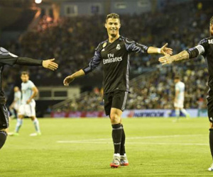 Ronaldo lập cú đúp, Real đẩy Barca xuống vị trí thứ hai