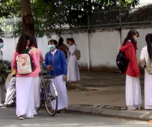 Đồng Tháp lộ đề vì giáo viên mang đề thi đi... trả ơn