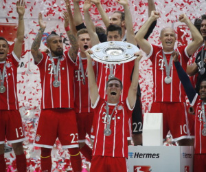 B.M nâng cúp vô địch trong ngày tạm biệt Lahm