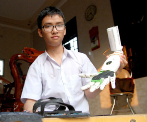 Cánh tay robot đa năng của chàng trai từng bị trượt visa đi Mỹ
